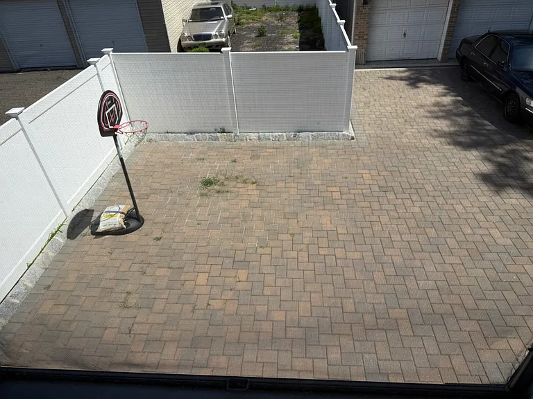 499 W Grand Ave #1 — Photo 5