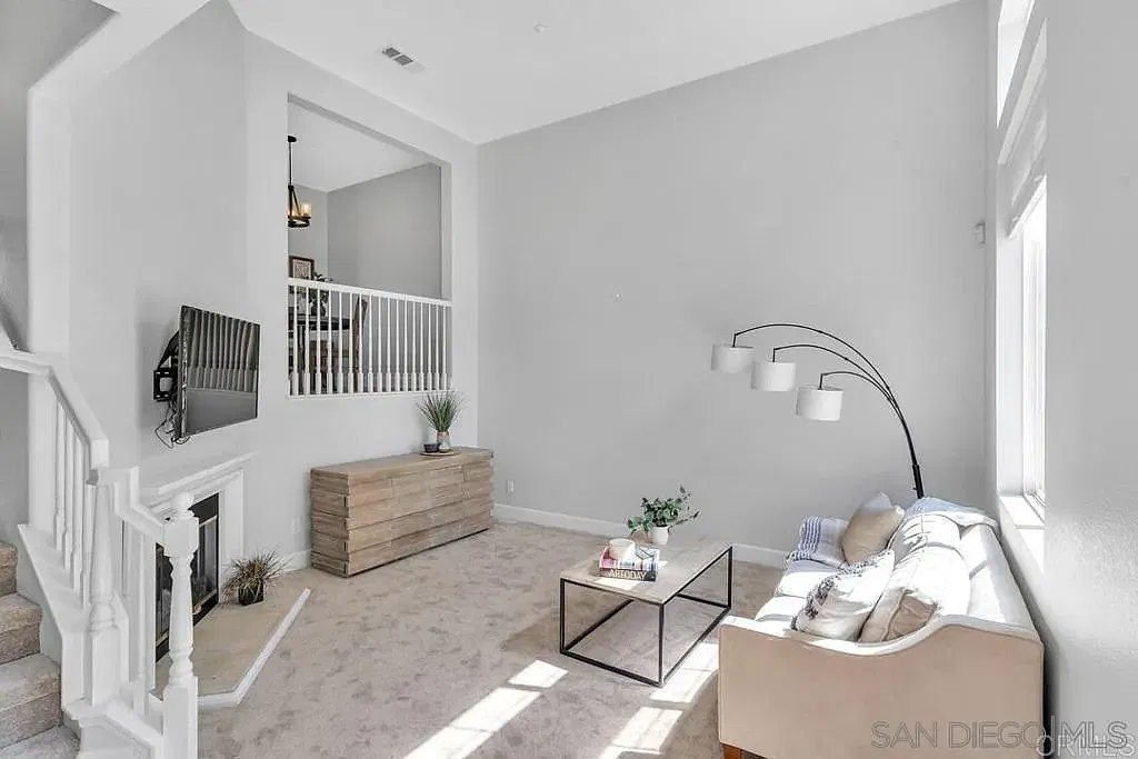 3 bed, 2.5 bath, 1444 sqft, $4,200 — Photo 2