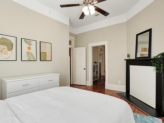 3rd image of 206 W 42nd St #206B