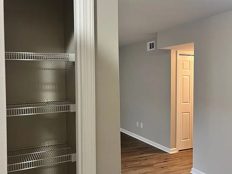 2912D Creekview Ct — Photo 12