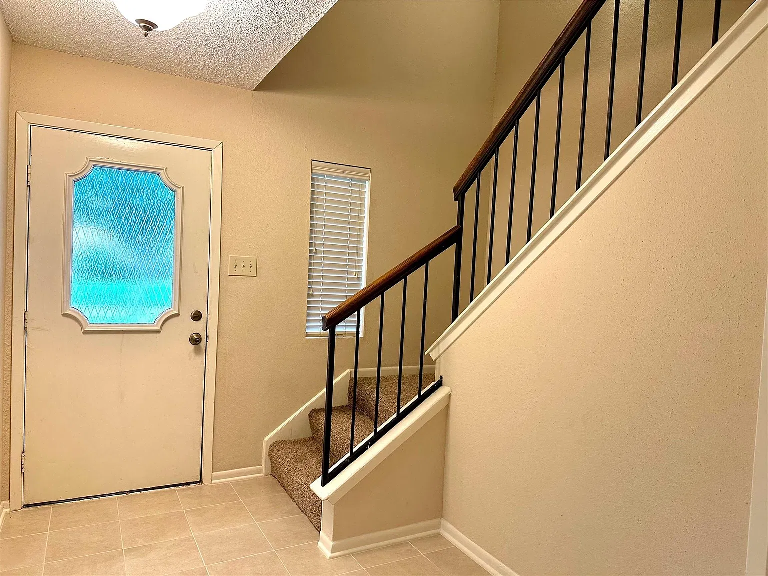 5 bed, 2.5 bath, 2267 sqft, $2,195 — Photo 3