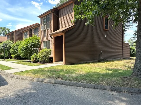 10 Cianci Avenue APT 10, Plainville, CT 06062
