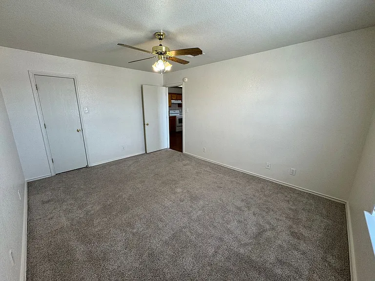 411 E Central TX Expwy — Photo 31