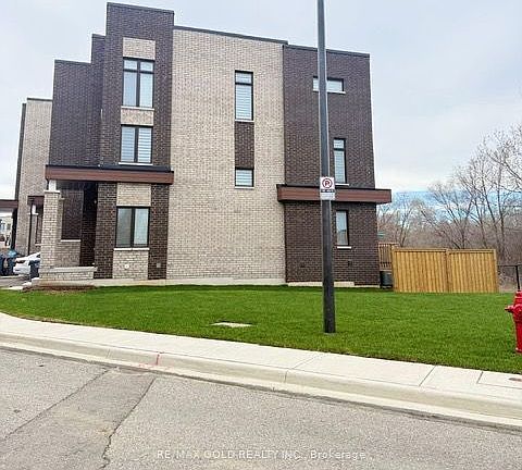 3rd image of 43 Queenpost Dr