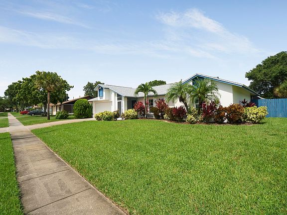 3rd image of 2637 Longwood Blvd