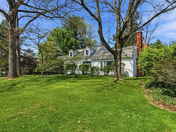 3rd image of 383 Hamilton Ave