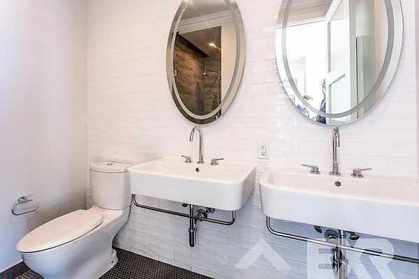 Rented by The KCI Group | media 7