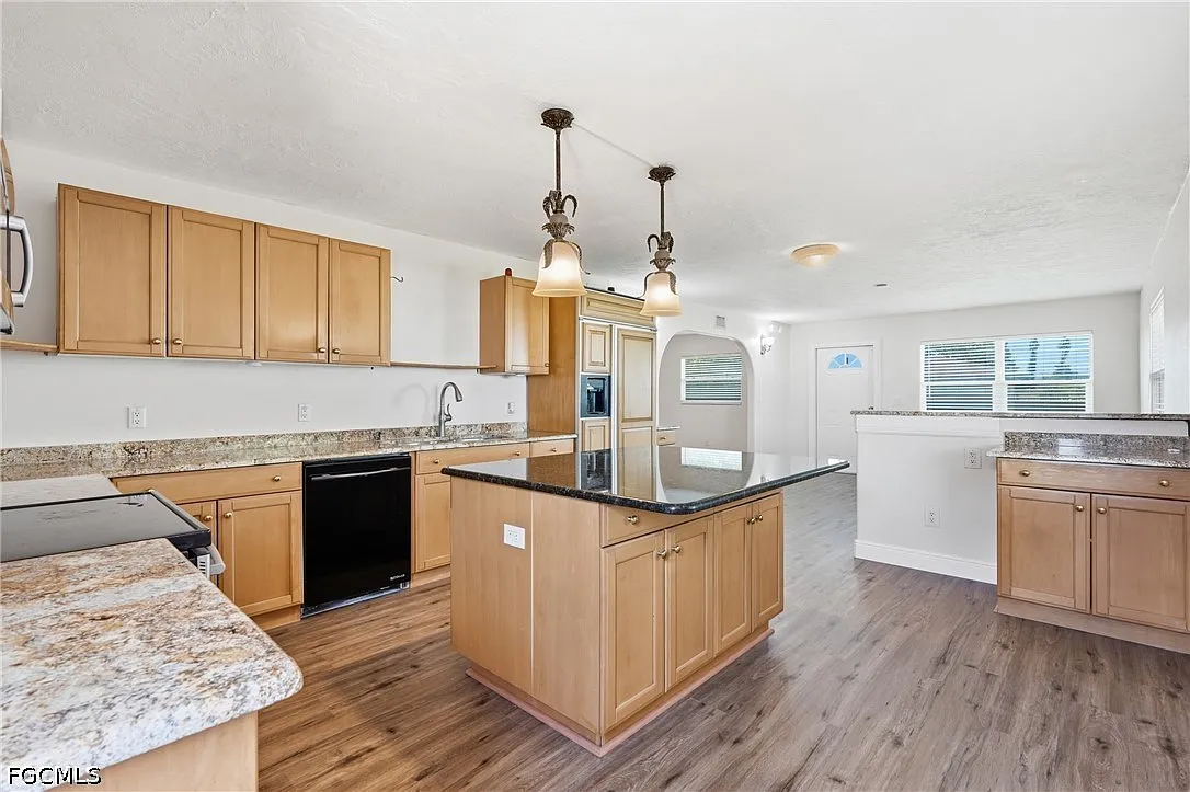 3 bed, 2.0 bath, 1280 sqft, $1,800 — Photo 4