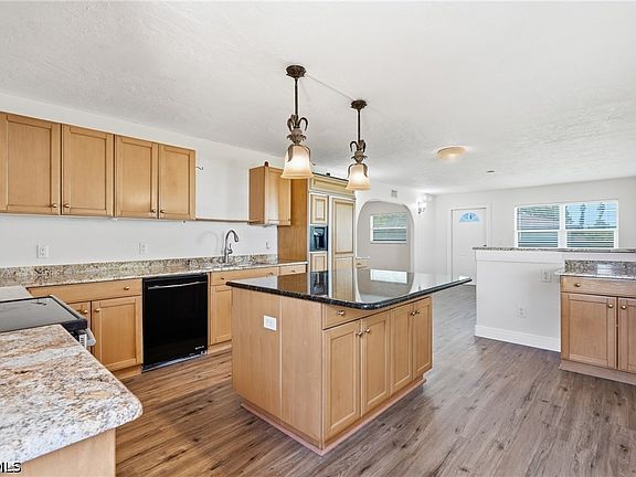 4th image of 2342 Barden St