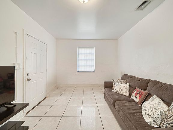 4th image of 8093 NW 21st Avenue