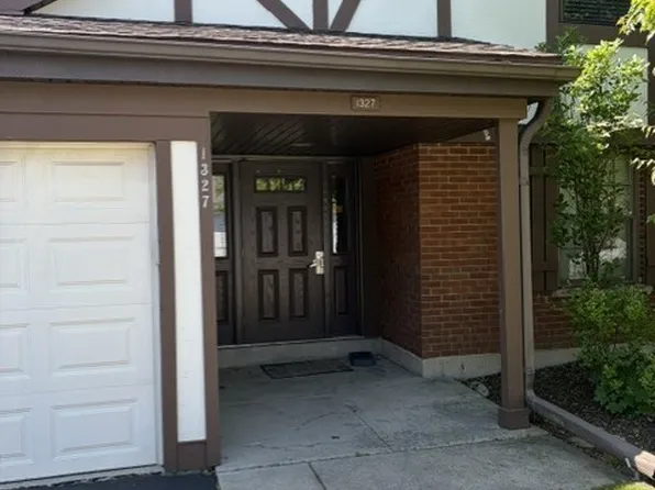 1327 Williamsburg Dr Unit D2, Schaumburg, IL 60193