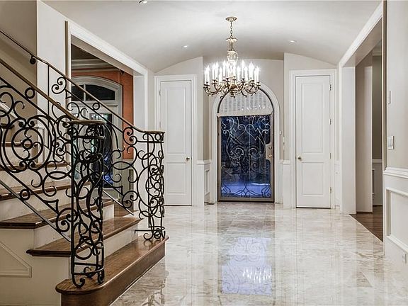 3rd image of 3116 Beverly Dr