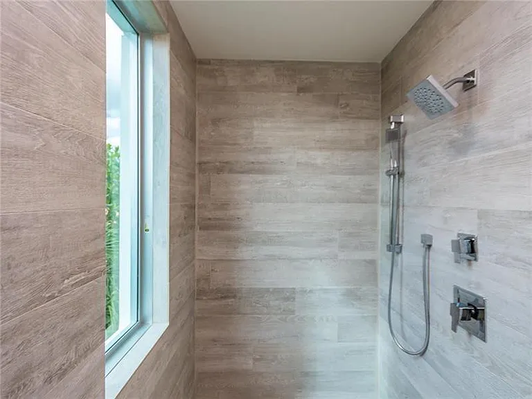 240 Shore Ct — Photo 26