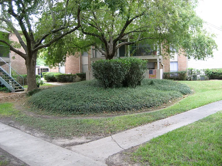 Silver Maples Apartments — Photo 5