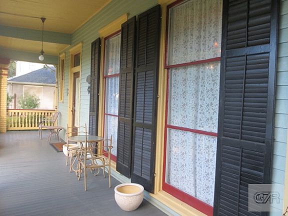 3rd image of 3528 Bernardo De Galvez Ave