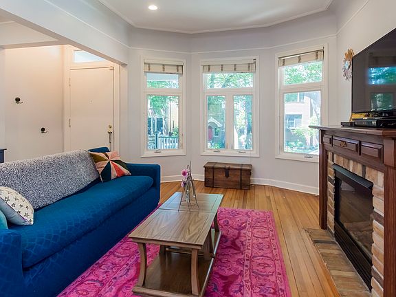 3rd image of 4343 N Claremont Ave
