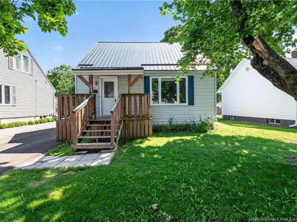 47 W Ln, Moncton, NB E1C 6T8