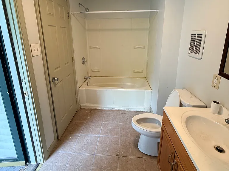 127 West Ave #1 — Photo 8