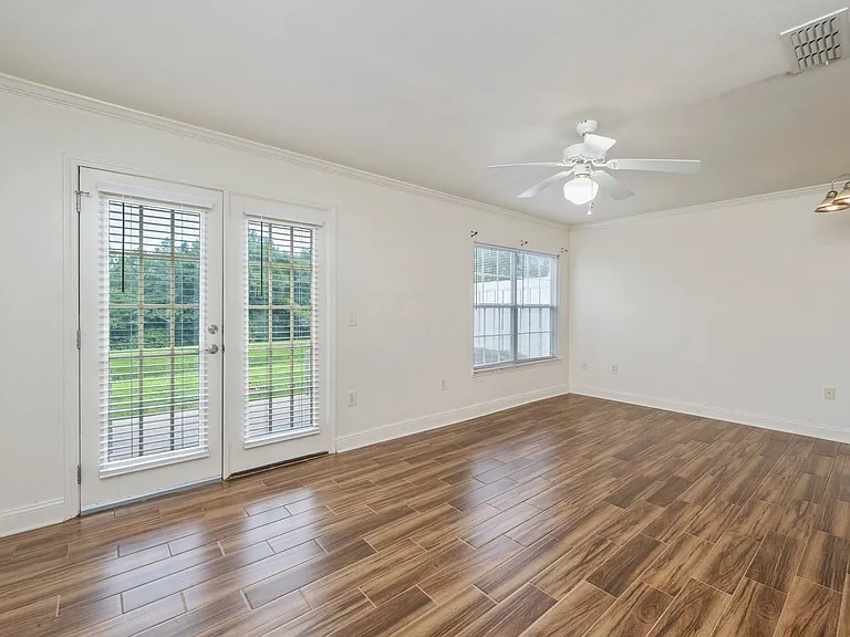 715 Majestic Dr — Photo 16