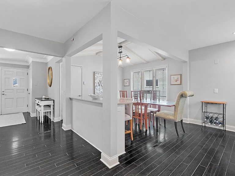 5036 Richmond Dr — Photo 5