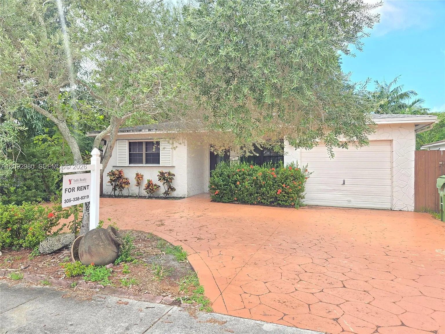 Town Of Hallandale B-13 — Photo 2