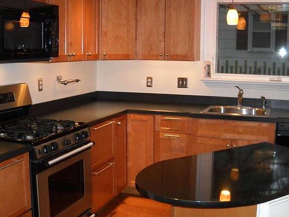 3rd image of 103 Windsor Ave