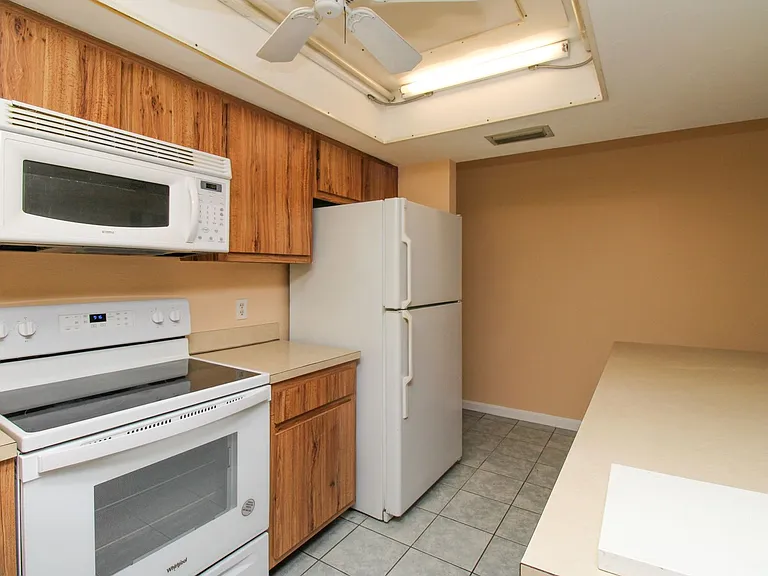 4300 Gulfstream Dr #2D — Photo 11