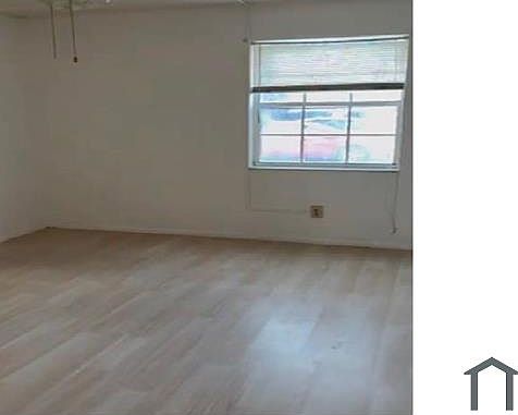 3rd image of 169 Lewfield Cir