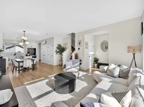 87 E Heirloom Blvd SE, Calgary, AB T3S 0H2
