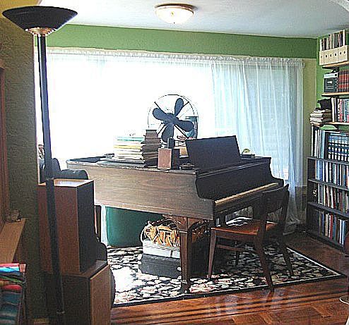Bright 1st Floor Front Room