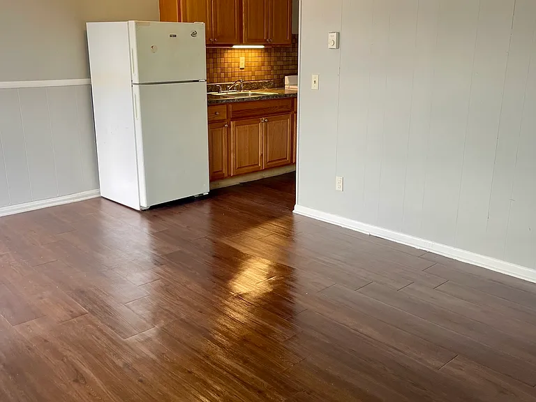 630 Burson Ave #7 — Photo 4