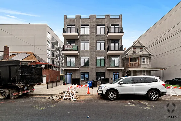 Rented by ERNY LLC | media 37