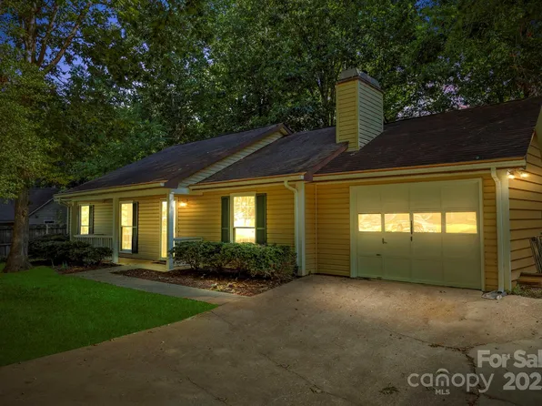 208 Southwood Ct, Fletcher, NC 28732