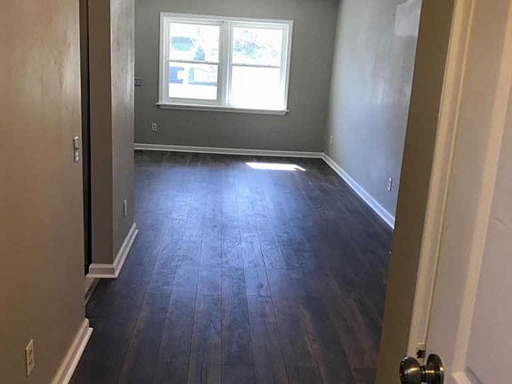 3rd image of 203 Crisman St