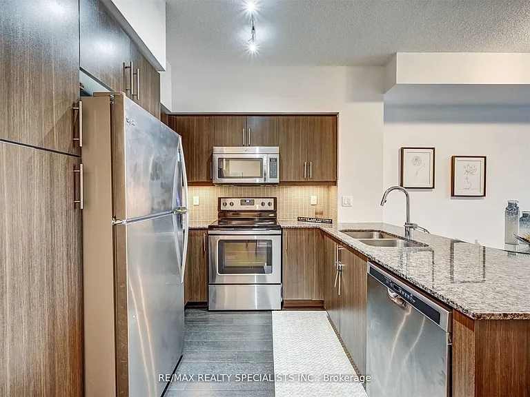 65 Speers Rd #204 — Photo 5