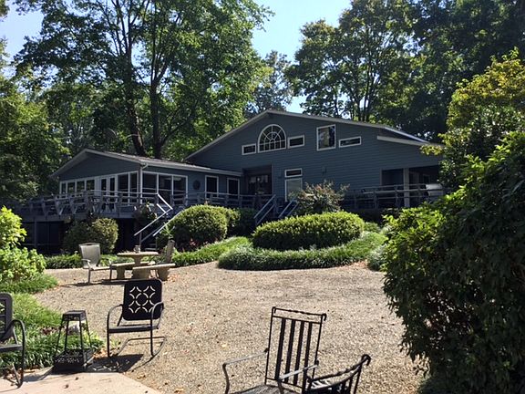 2nd image of 124 Larkhaven Ln