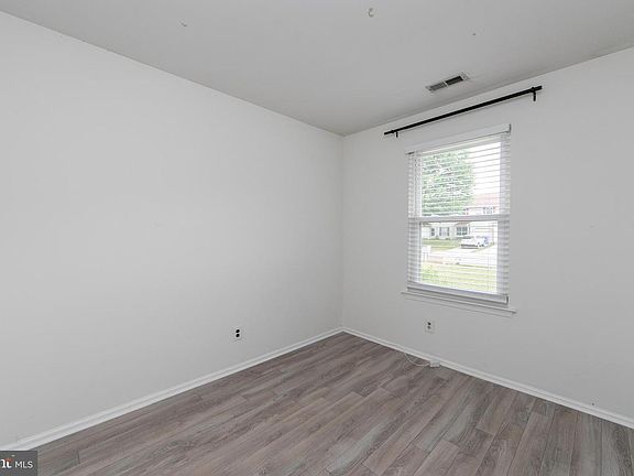 5th image of 190 S Hill Dr