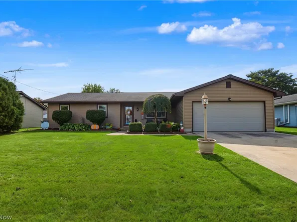 5589 London Dr, Youngstown, OH 44515