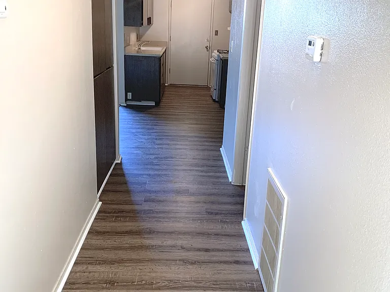 Glenn Apartments — Photo 19