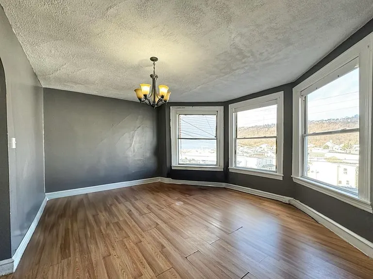 232 W Oak St #2 — Photo 12