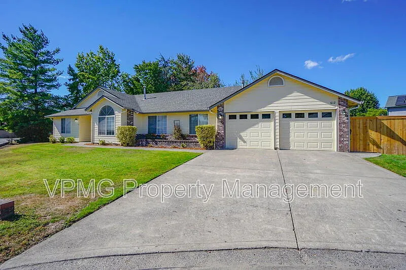 4 bed, 2.5 bath, 2248 sqft, $3,295 — Photo 2
