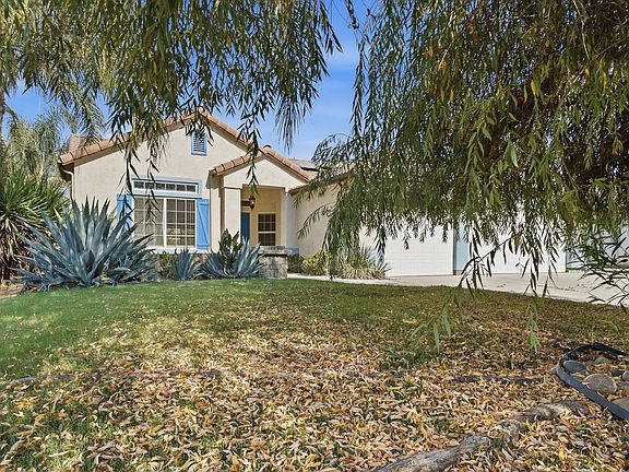 3rd image of 1919 N Sonoma Court