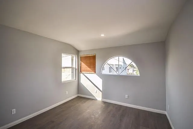 1112 Ocean Park Blvd #D — Photo 3