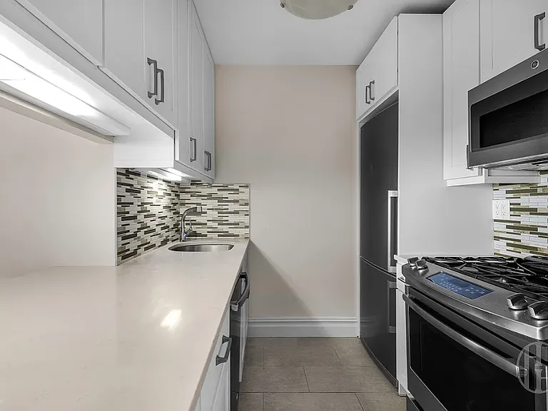 377 Rector Pl #10L — Photo 8