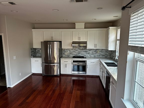 4th image of 4421 Laird Cir