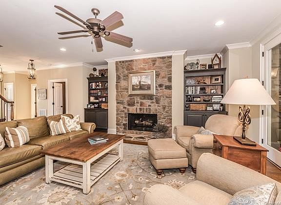 3rd image of 1518 Elmsford Ln