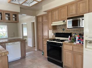 929 Carson St, Long Beach, CA 90807