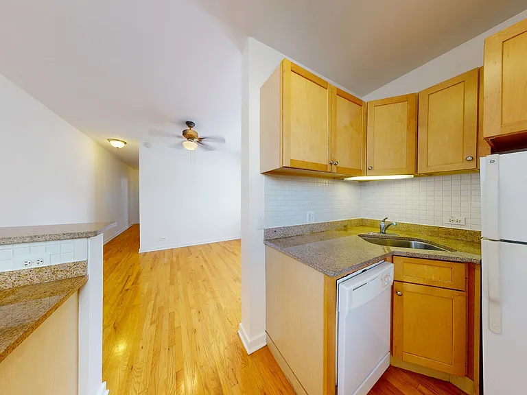 Kenwood Court — Photo 9