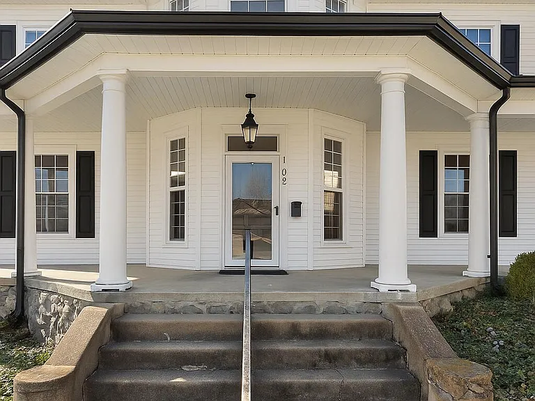 406 N Main St — Photo 2