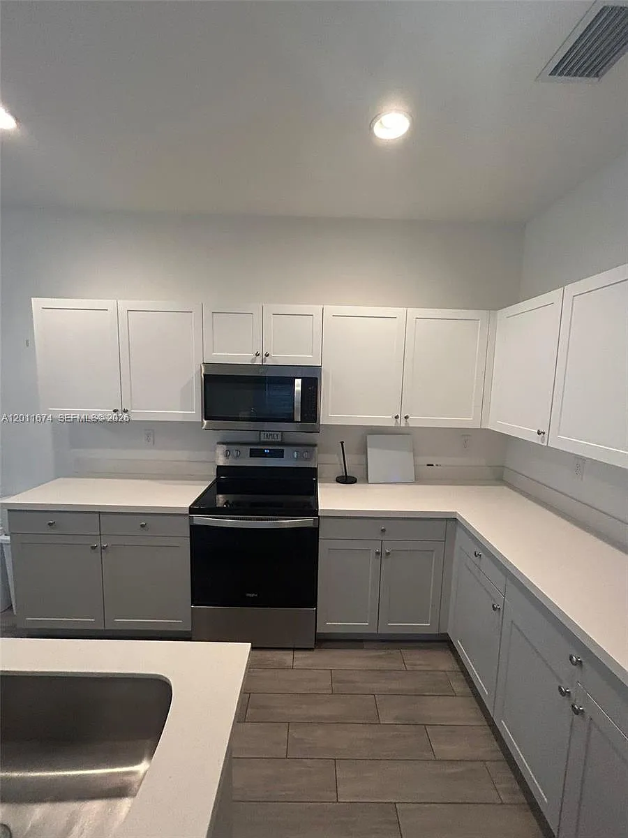 Building Photo - 5541 Agostino Way